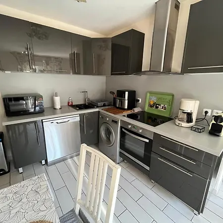 Rez De Pebrier Apartment *